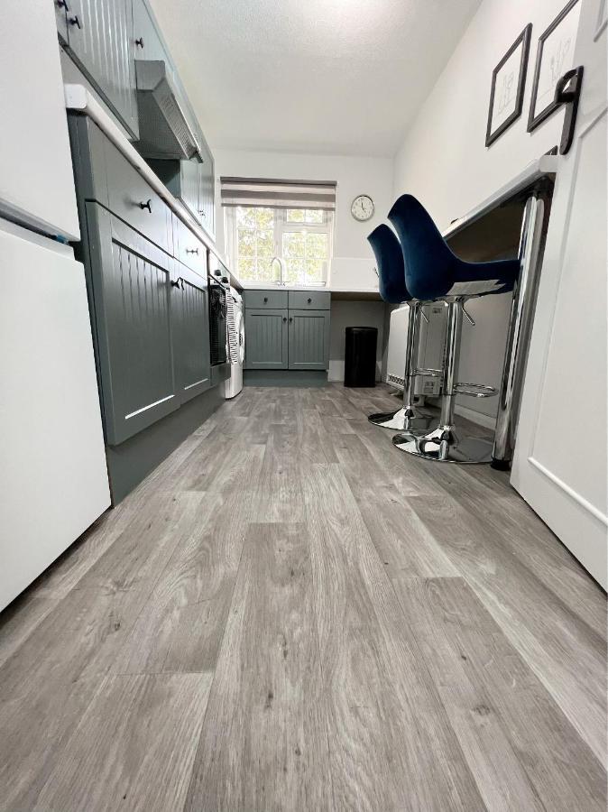 Stunning Apartment In Beckton With Private Entrance Londres Extérieur photo
